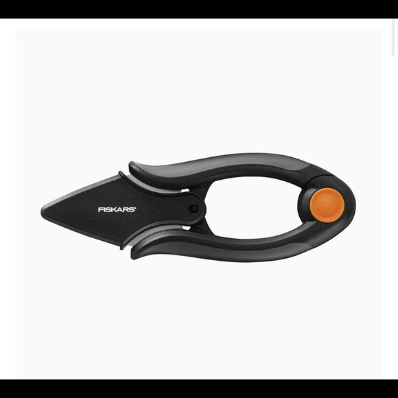 Fiskars Garden Herb Snip, 5 Inch, Black - Picture 2 of 5